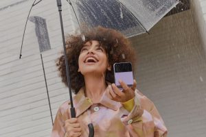 Flex your photo skills with stylish Galaxy Z Flip4: the ultimate tool for self-expression